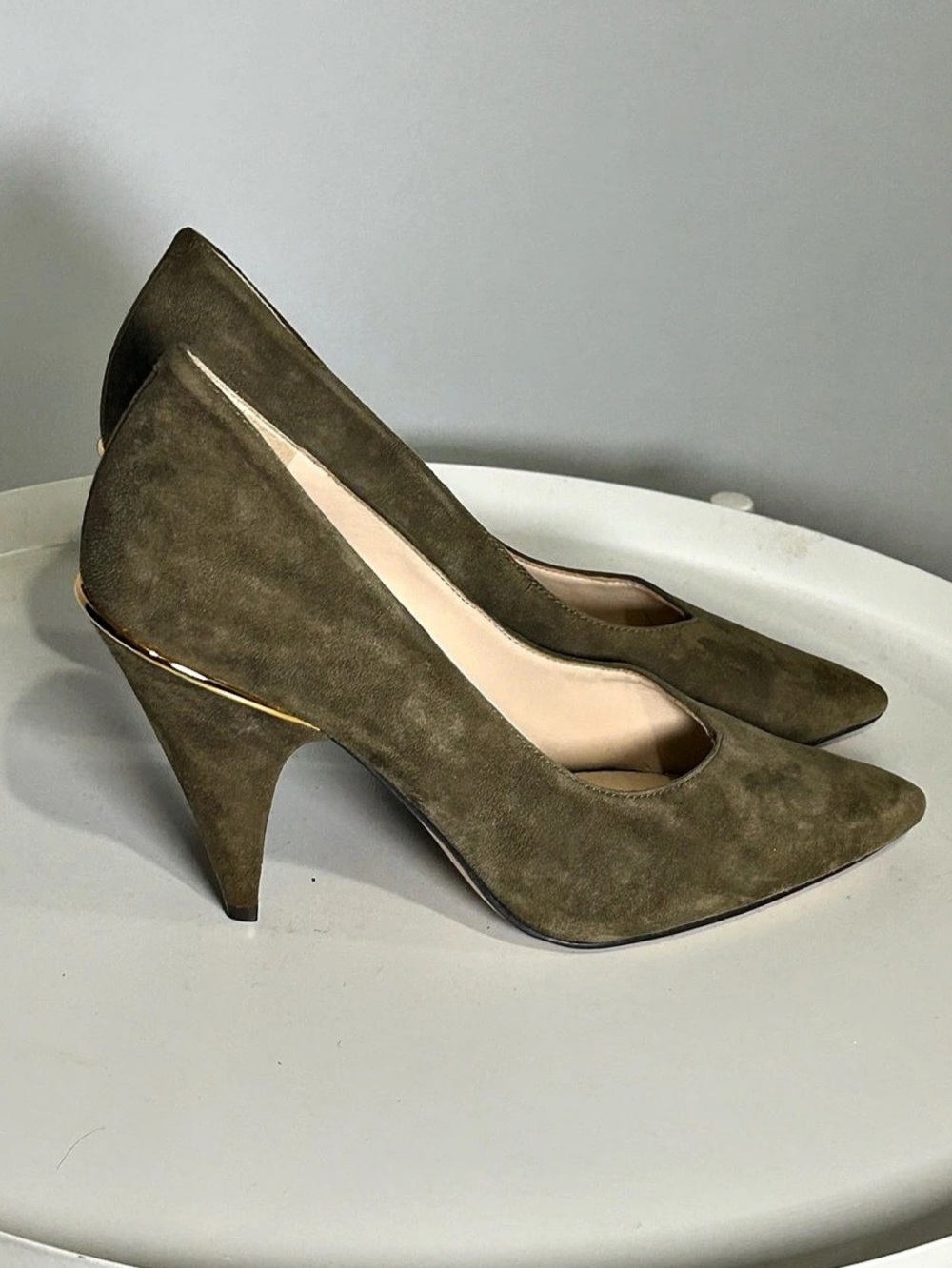 Nine West Gold Trimmed Pointed Toe Heels in 🫒 Olive Green
